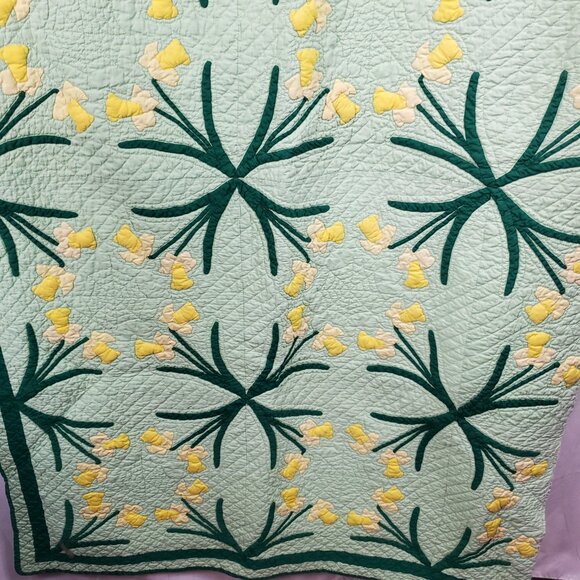 Gorgeous Vintage Hand Made Folk Art Dancing Daffodils Quilt Greens Yellows - Picture 4 of 5